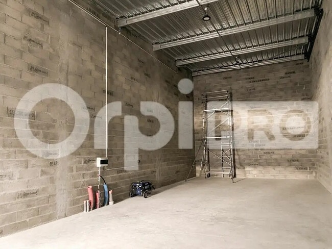 Location Entrepôt 90 m²