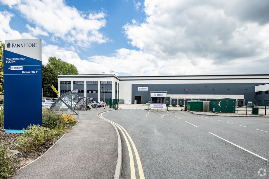 Great Bank Rd, Bolton to rent - Building Photo - Image 1 of 9