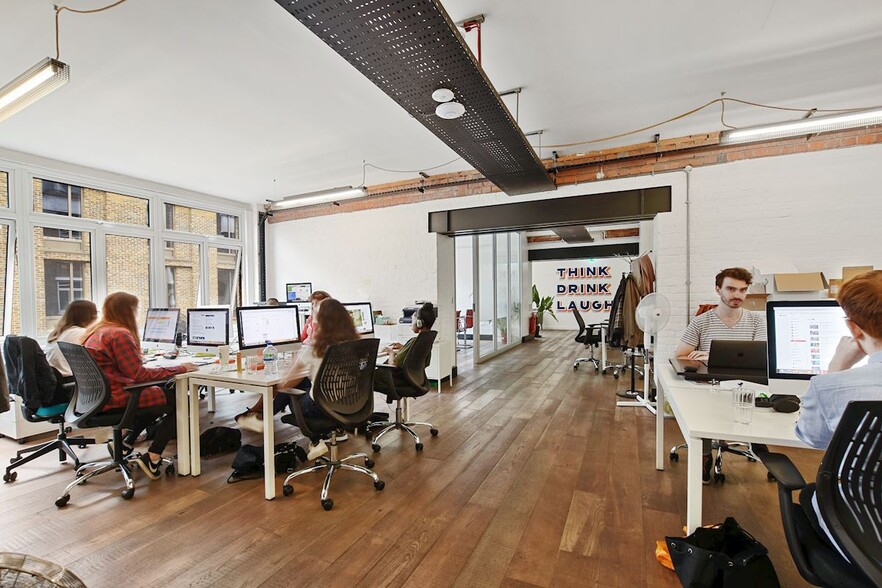 96-106 Leonard St, London to rent - Interior Photo - Image 3 of 13