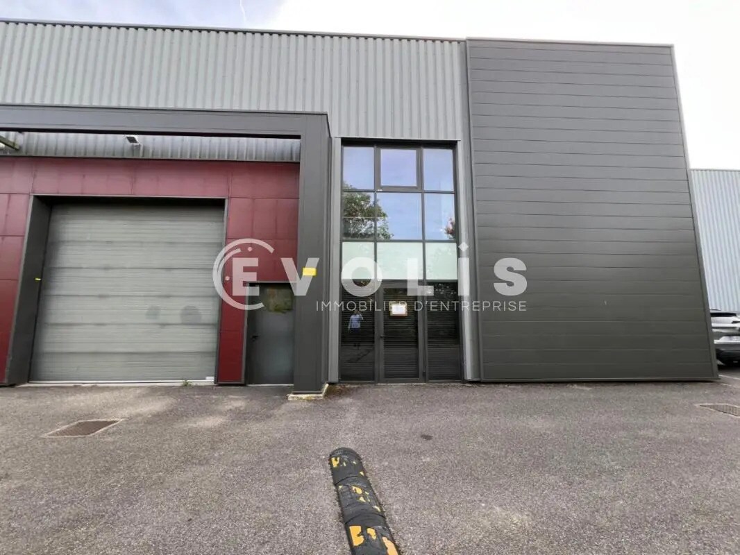 Office in Chaponost to rent Building Photo- Image 1 of 9