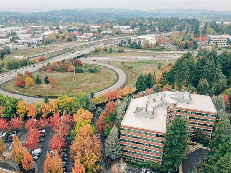 5 Centerpointe Dr, Lake Oswego, OR for rent - Building Photo - Image 3 of 9