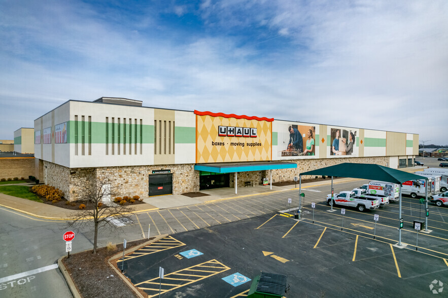 100 Beaver Valley Mall Blvd, Monaca, PA for rent - Building Photo - Image 1 of 8