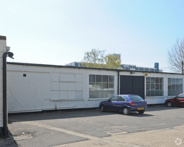 Princess Margaret Rd, Tilbury to rent - Building Photo - Image 3 of 4