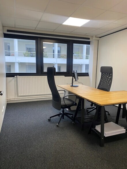 Office in Bordeaux to rent - Interior Photo - Image 1 of 3