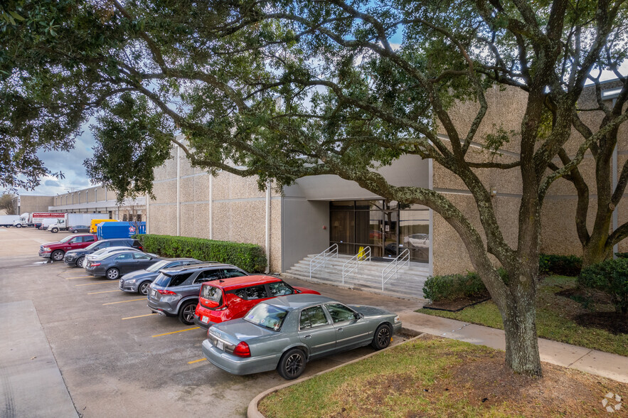 8353-8399 Kempwood Dr, Houston, TX for rent - Building Photo - Image 3 of 9