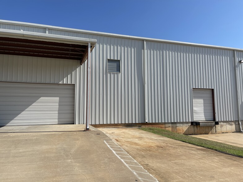 310 E Commercial Ave, Lowell, AR for rent - Building Photo - Image 3 of 17