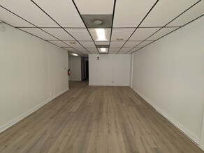 3146-3158 W Montrose Ave, Chicago, IL to rent Interior Photo- Image 1 of 11