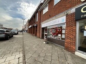 117-119 Victoria Rd, Ferndown to rent Building Photo- Image 2 of 8