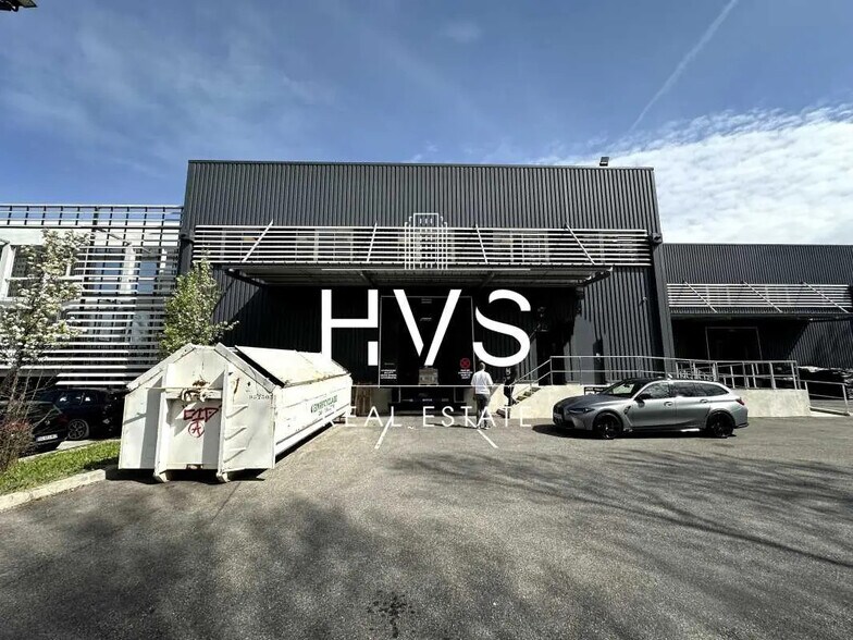 Industrial in Aix-en-Provence to rent - Building Photo - Image 1 of 19