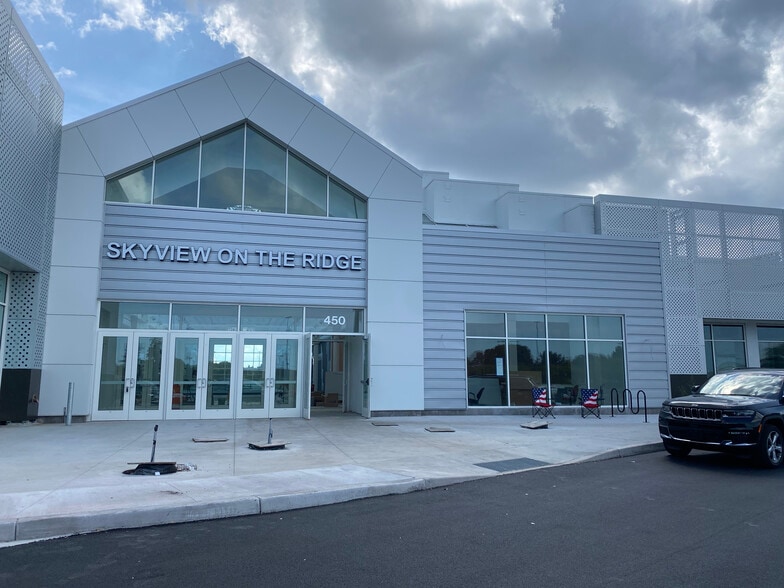 100 Medley Centre Pkwy, Rochester, NY to rent - Building Photo - Image 1 of 3