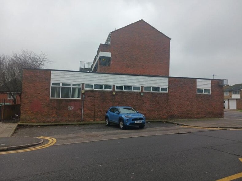 25 Eldred Dr, Bromley to rent - Building Photo - Image 3 of 5