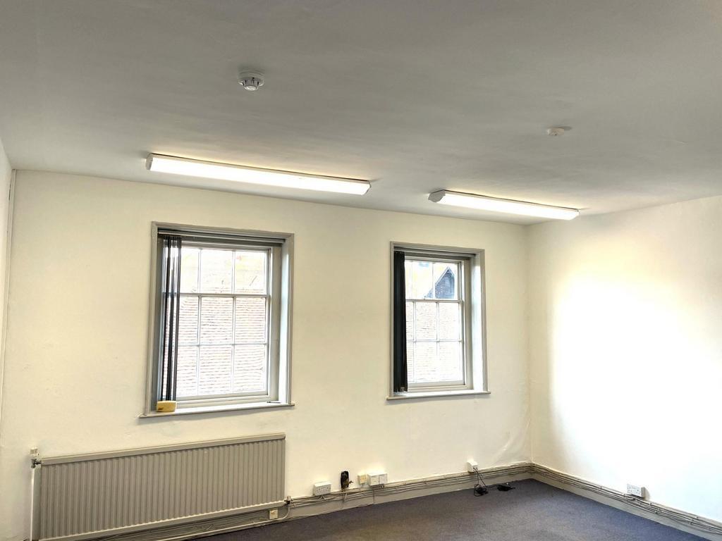 32 Bell St, Henley On Thames to rent Interior Photo- Image 1 of 1