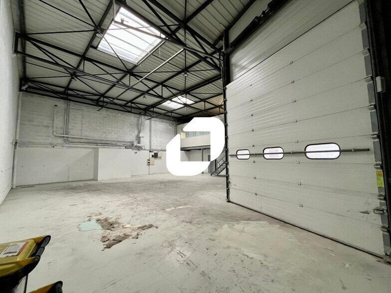 36 Rue Champ Dolin, Saint-Priest to rent - Interior Photo - Image 3 of 17