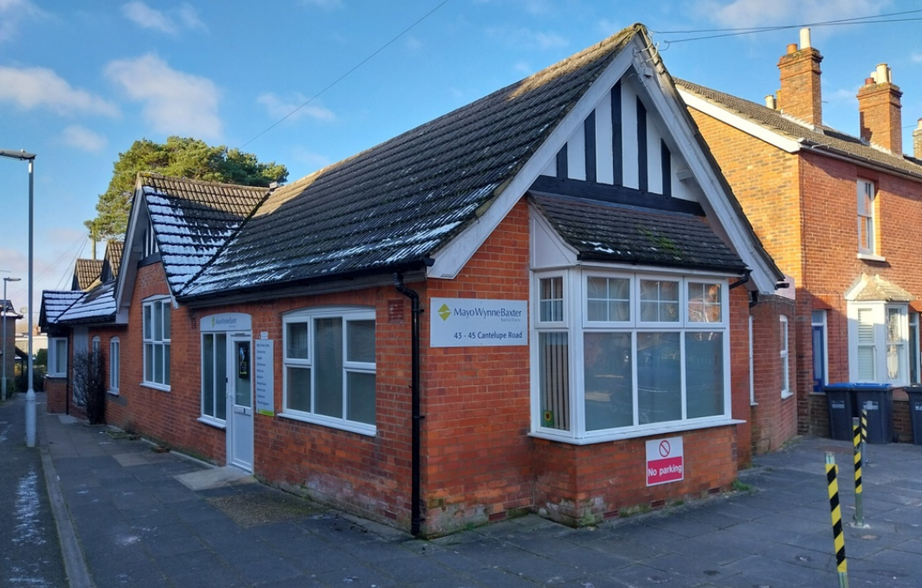 43-45 Cantelupe Rd, East Grinstead for rent - Primary Photo - Image 1 of 1