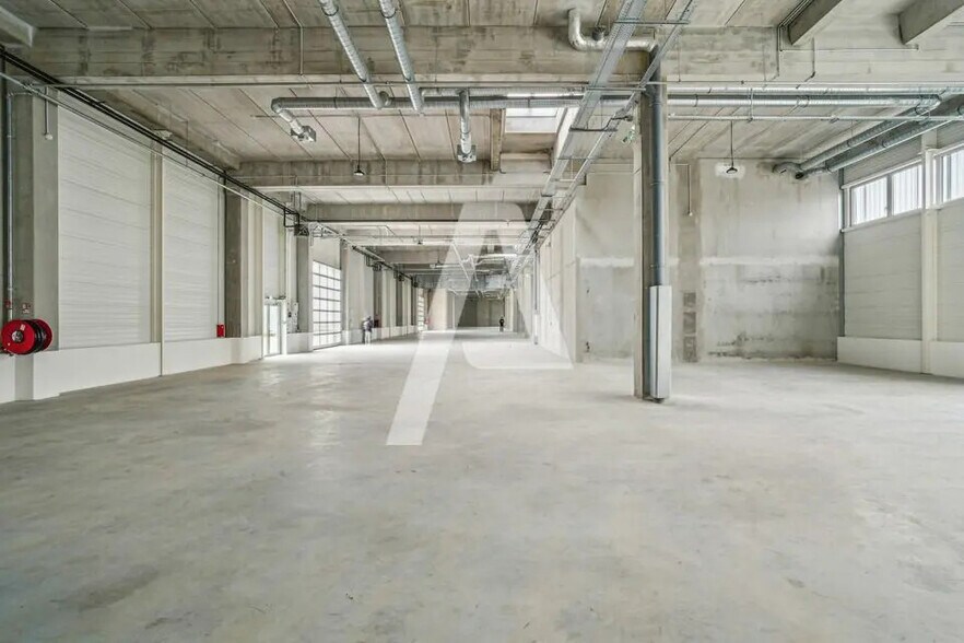 Light Industrial in Vitry-sur-Seine to rent - Interior Photo - Image 1 of 4