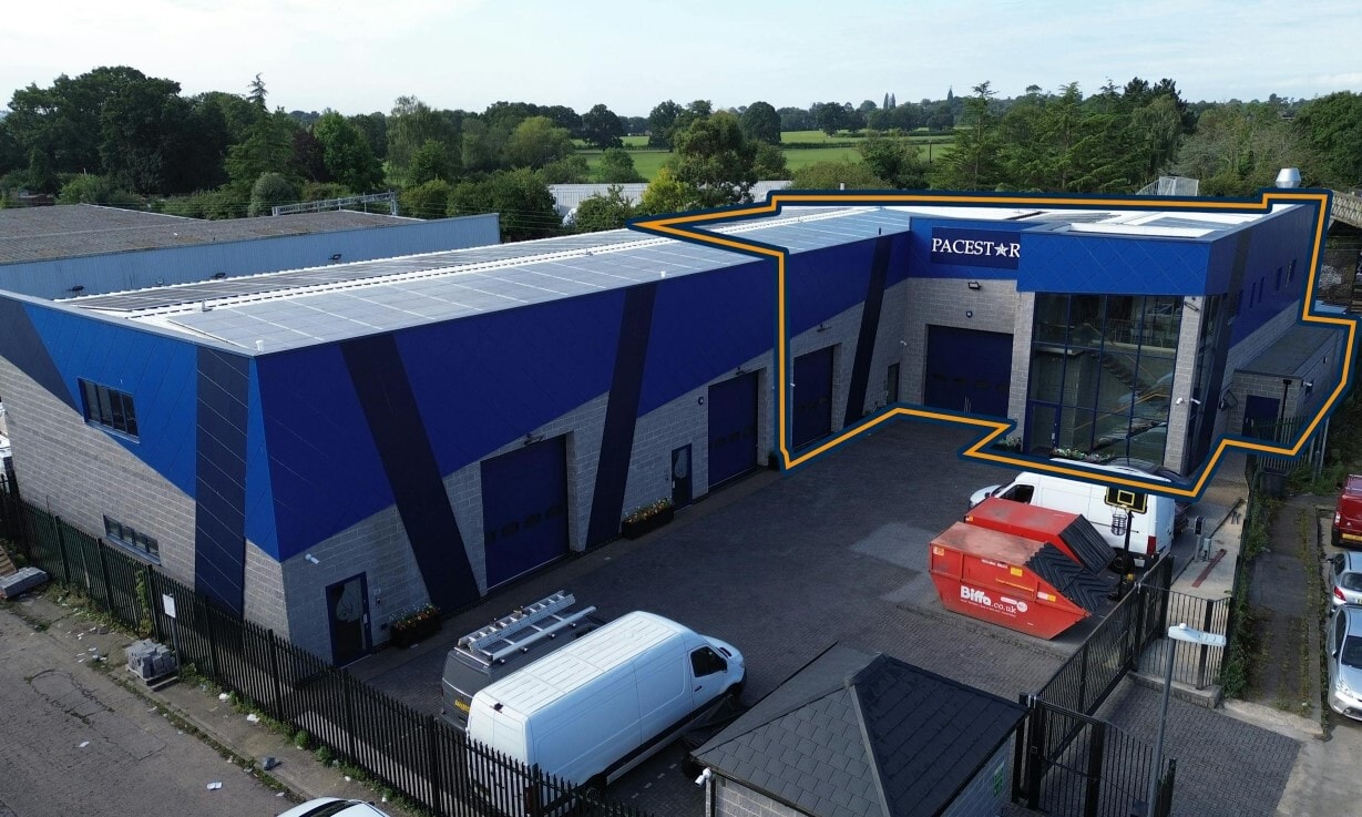 Chantry Pl, Harrow to rent Building Photo- Image 1 of 6