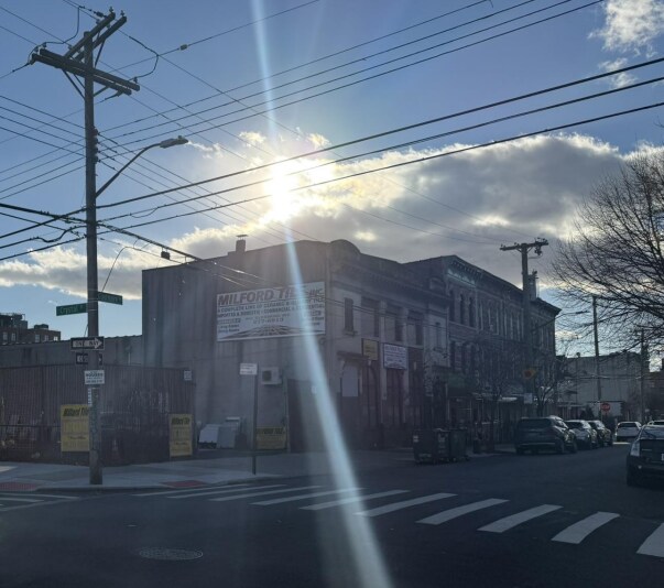 946 Glenmore Ave, Brooklyn, NY for sale - Building Photo - Image 1 of 1