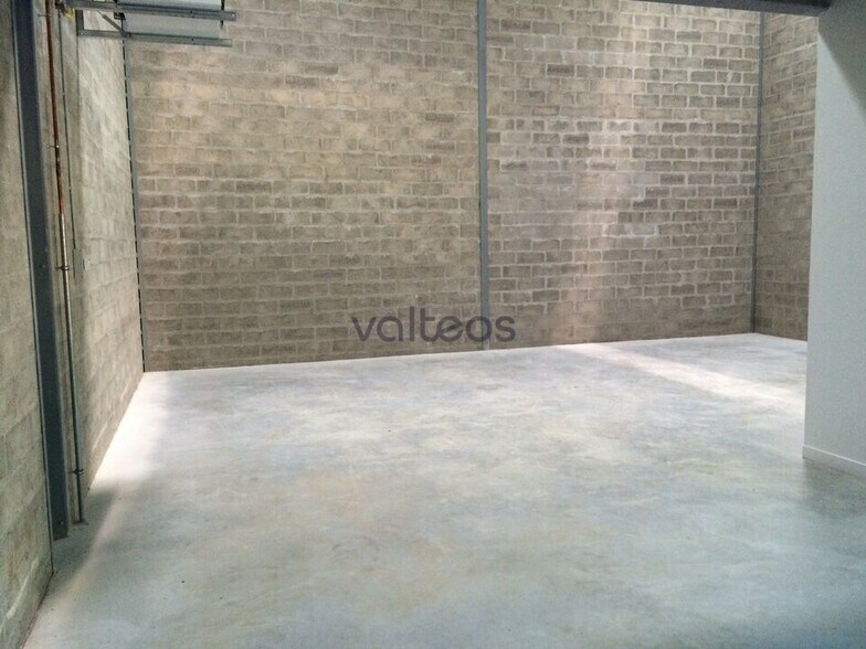 Light Industrial in Toulouse for sale - Building Photo - Image 1 of 5