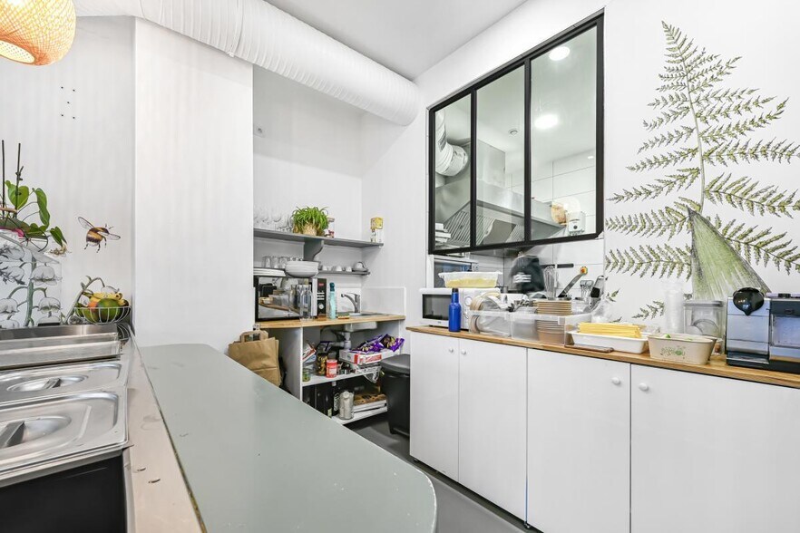 Retail in Boulogne-Billancourt to rent - Interior Photo - Image 2 of 6