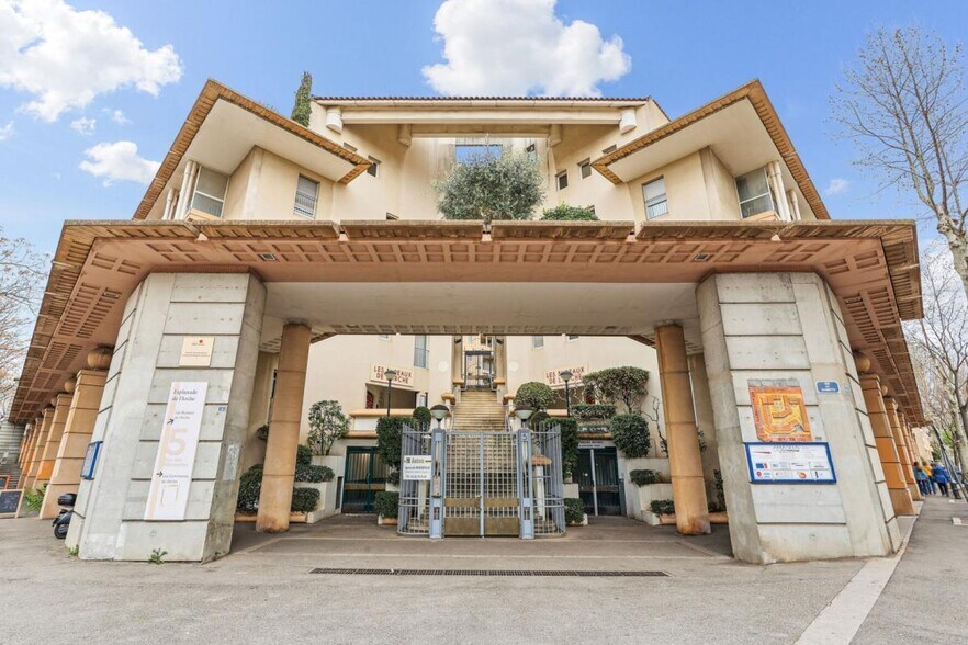 Rue Des Allumettes, Aix-en-Provence for sale - Building Photo - Image 1 of 20
