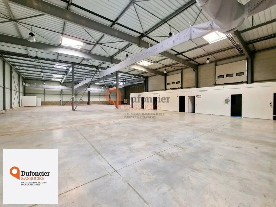 Location Entrepôt 1 939 m² - Photo 1