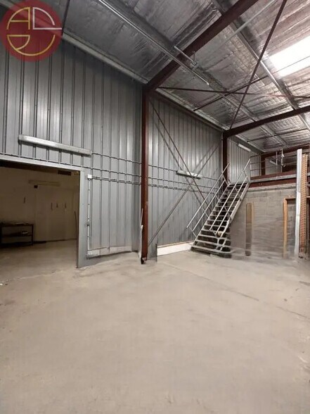 Industrial in Tournefeuille to rent - Building Photo - Image 1 of 11