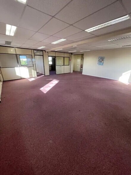 Office in Houilles to rent - Building Photo - Image 3 of 33