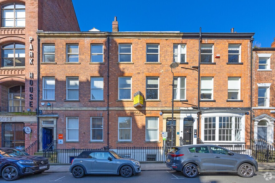25 Park Sq W, Leeds to rent - Building Photo - Image 3 of 3