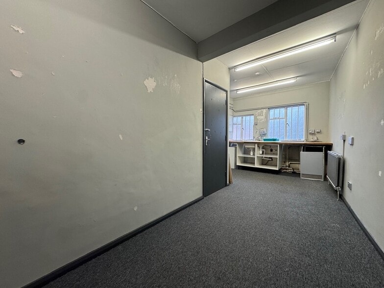 13-13A Lower Southend Rd, Wickford for sale - Interior Photo - Image 1 of 9