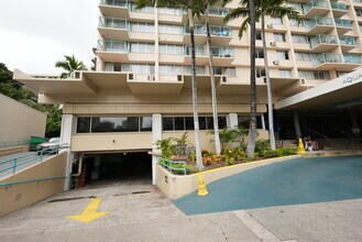 444 Kanekapolei St, Honolulu, HI to rent Building Photo- Image 2 of 58