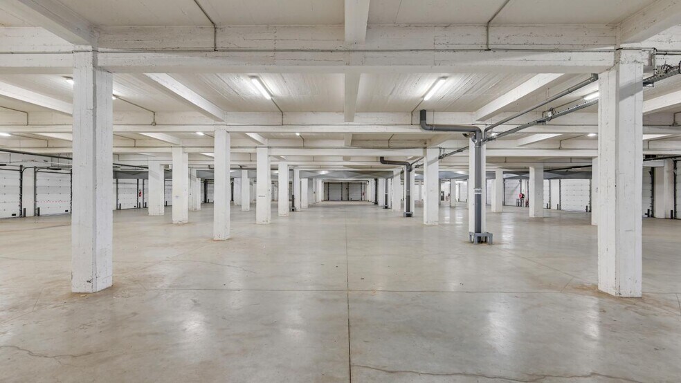 Industrial in Saint-Denis to rent - Building Photo - Image 3 of 9