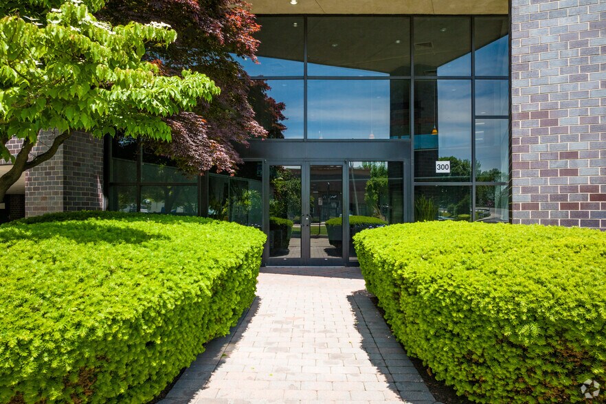 300 Littleton Rd, Parsippany, NJ to rent - Building Photo - Image 3 of 8