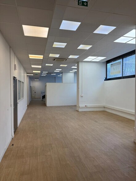 Office in Marseille to rent - Interior Photo - Image 3 of 6