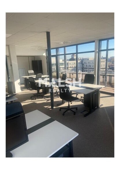 Office in Villeurbanne to rent - Interior Photo - Image 2 of 6
