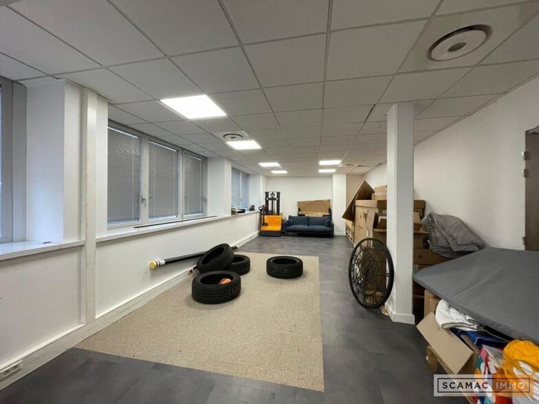 Industrial in Vélizy-Villacoublay to rent - Interior Photo - Image 3 of 9