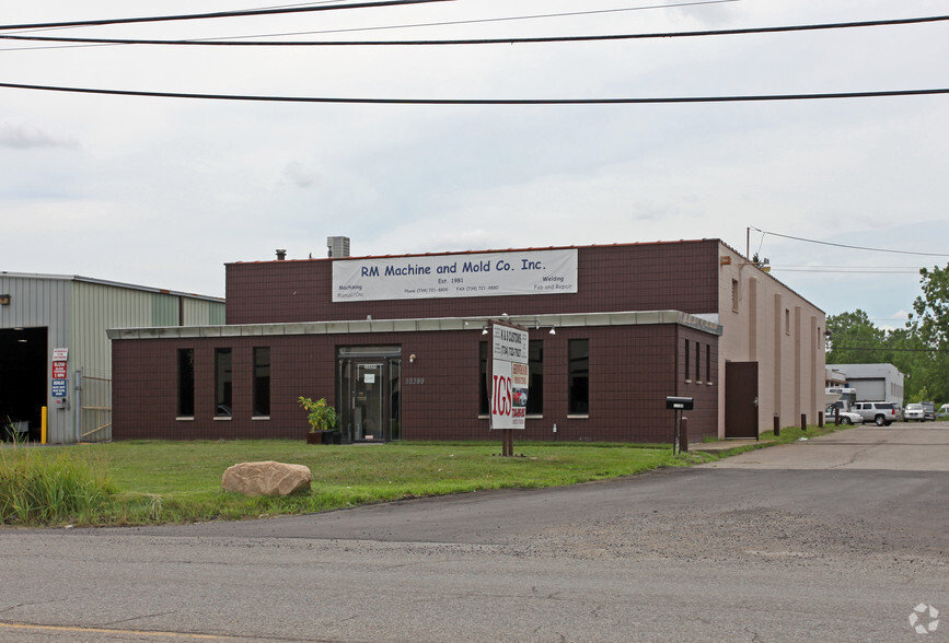 30399 Ecorse Rd, Romulus, MI for sale - Primary Photo - Image 1 of 13