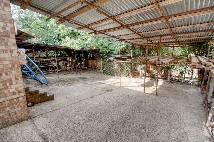 Croydon Rd, Caterham for sale - Building Photo - Image 2 of 6