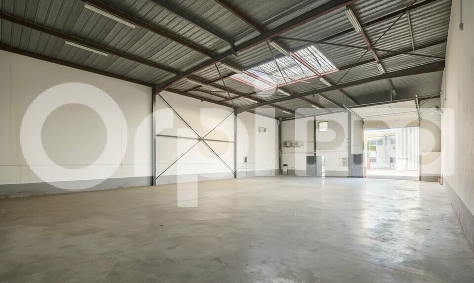 Industrial in Chilly-Mazarin to rent - Interior Photo - Image 2 of 3