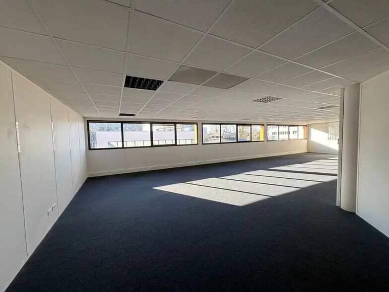 Office in Mérignac to rent - Interior Photo - Image 3 of 9