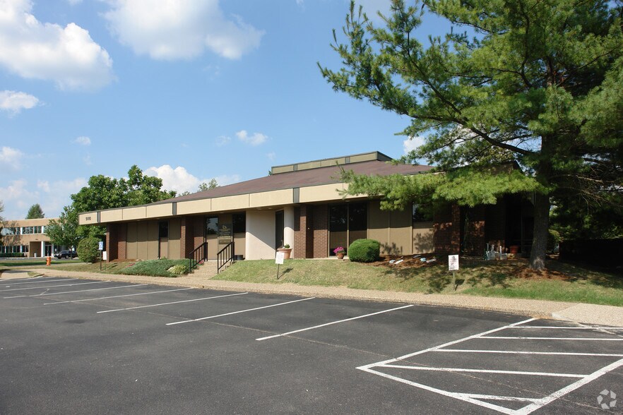 9110 Leesgate Rd, Louisville, KY for rent - Building Photo - Image 2 of 6