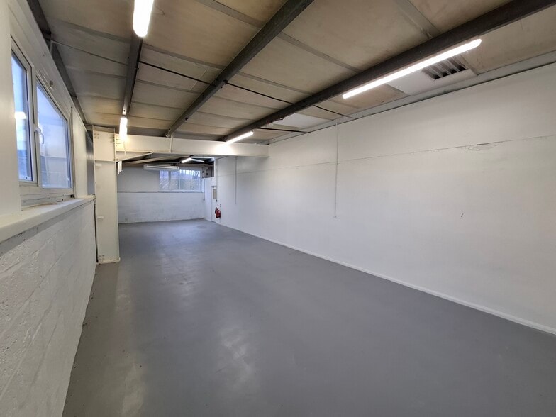 21 Bamfurlong Ln, Staverton to rent - Interior Photo - Image 2 of 5