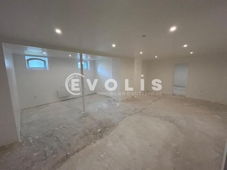 Office in Corbeil Essonnes to rent - Interior Photo - Image 2 of 7
