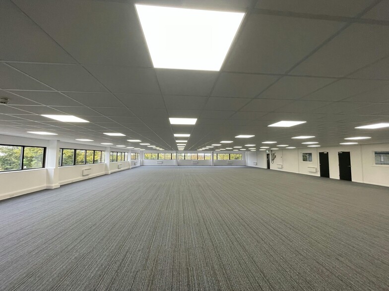 1 Warpsgrove Ln, Chalgrove to rent - Building Photo - Image 3 of 14