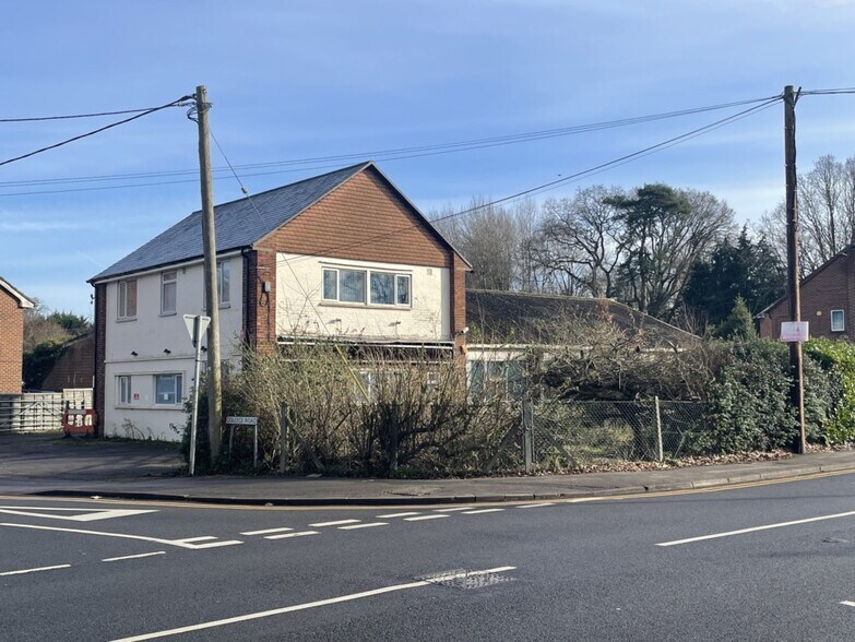 339 Yorktown Rd, Sandhurst for sale - Building Photo - Image 1 of 1