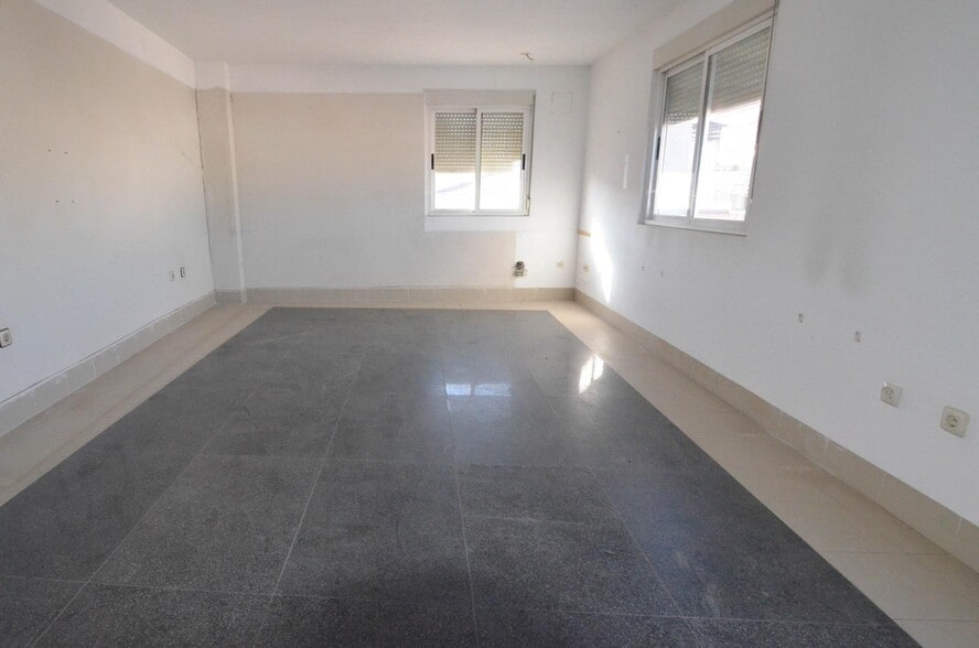 Calle del Lazarillo de Tormes, 19, Salamanca, Salamanca for sale - Building Photo - Image 1 of 28