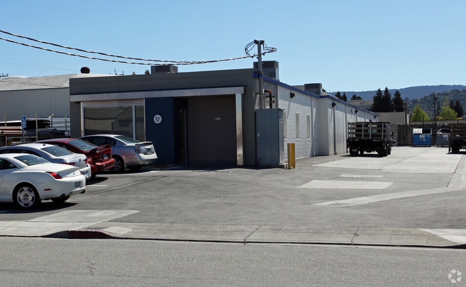 1390 Bayport Ave, San Carlos, CA for sale - Primary Photo - Image 1 of 3