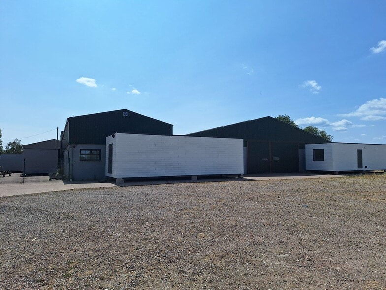 Pound Ln, Hardwicke to rent - Primary Photo - Image 1 of 10