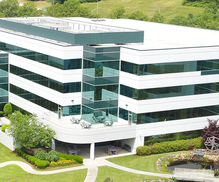 1810 Pyramid Pl, Memphis, TN to rent - Building Photo - Image 3 of 5