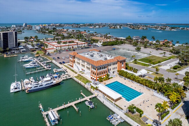 More details for 400 Treasure Island Cswy, Treasure Island, FL - Retail to Rent