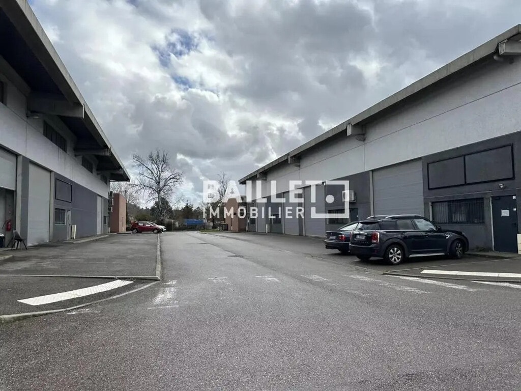 Location Entrepôt 452 m² - Photo 1